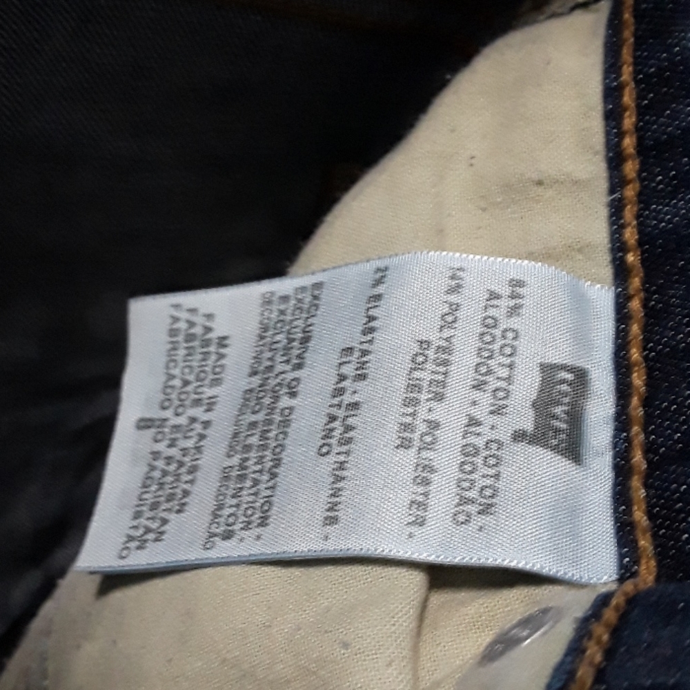 Levis - Picture 3 of 6